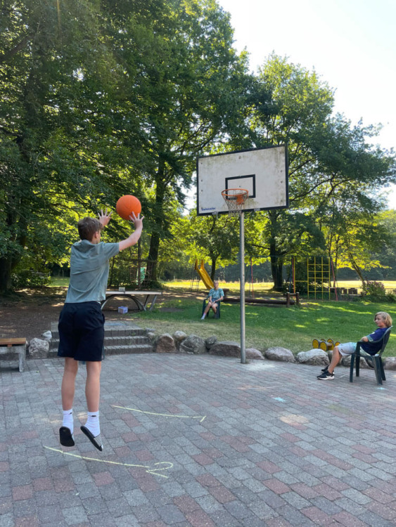 EJE-Freizeiten - Sommerfreizeit Basketball spielen