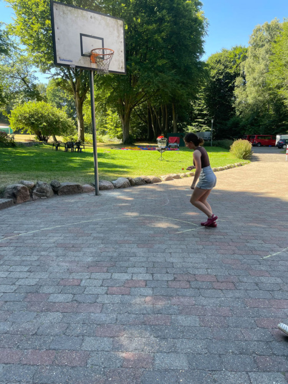 EJE-Freizeiten - Sommerfreizeit Basketball spielen