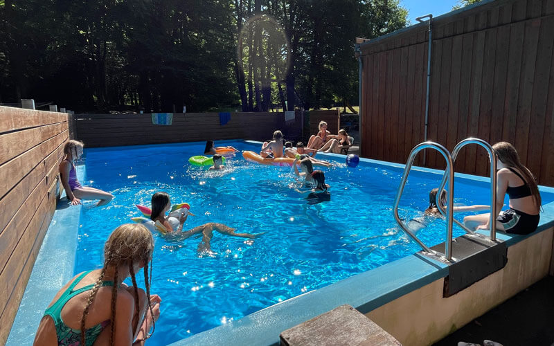 EJE-Freizeiten - Sommerfreizeit im Pool